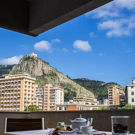 Marbela & Lejlighedshotel 3*